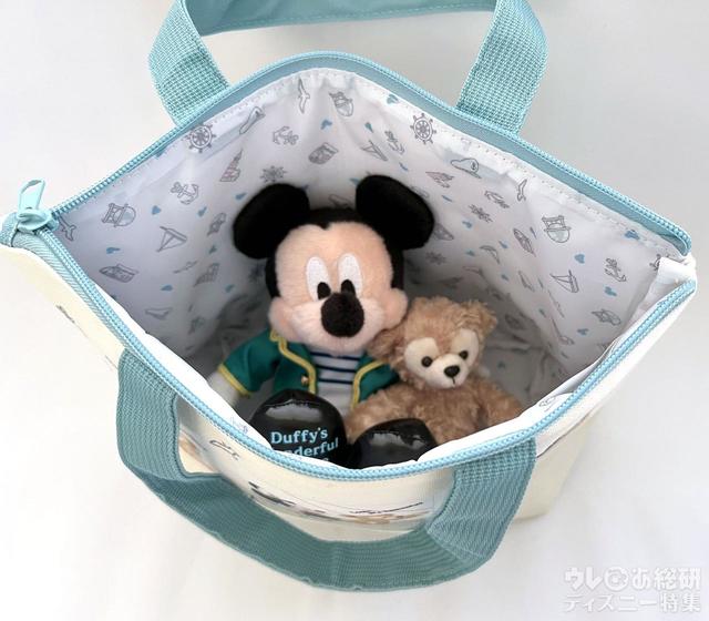 「ダッフィーのワンダフル・ヴォヤッジ」スーベニアランチケースとぬいぐるみバッジ