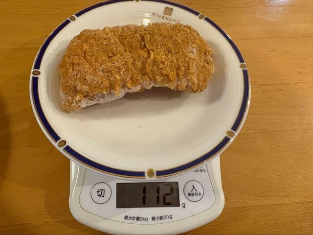 【ロピア 骨なしフライドチキン】 1個あたり112gの堂々サイズ！コンビニチキンを上回る重量感で、8個入って800gの計算にぴったり◎