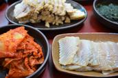 木浦の全羅道料理専門店で食べた三合（エイと豚肉とキムチ）