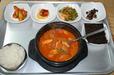 大衆食堂のキムチチゲ定食