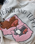 【AS KNOW AS plus トムとジェリースウェット】ふわふわの刺繍でデザインされています