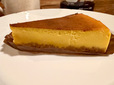 【タリーズコーヒー　シナモンパンプキンチーズケーキ】天面の焦げ感とチーズケーキ、クランブル生地のレイヤーが美しいですね