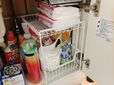 【カインズ 引き出しラック ホワイト】下段には洗剤の詰め替えやクエン酸などの掃除用品、上段にはペーパータオルのストックを収納してみると…→