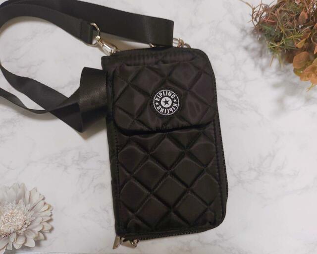 、美しいキルティングと、ポケット機能の充実が魅力【Kipling（キプリング）お財布にもなる キルティングスマホショルダーバッグ】