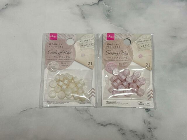 100円ショップでもワックスピルが購入できます。今回はピンクとホワイトを購入