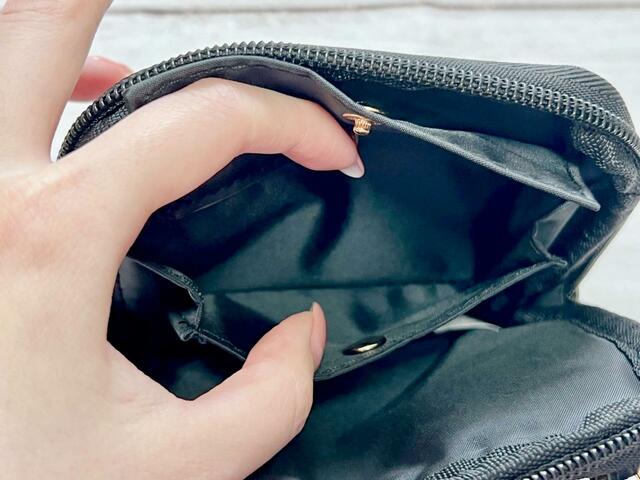 【Disney MICKEY MOUSE スマホショルダー BOOK】コインやカードを入れるのにぴったり