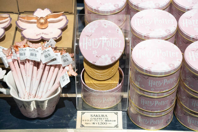 サクラ ゴーフレット ミニ缶 1,200円