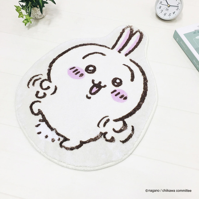 「ちいかわ インテリアマット （うさぎ）」2,420円（税込）