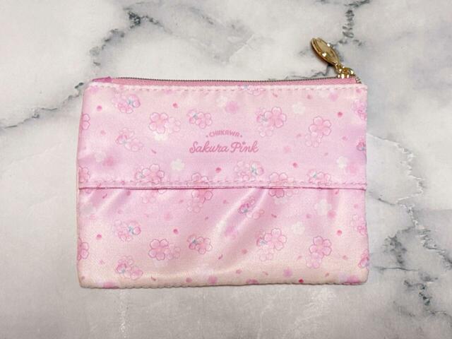 【ティッシュポーチ（ちいかわ）】背面は桜の総柄デザイン。ティッシュを入れられるポケット付き