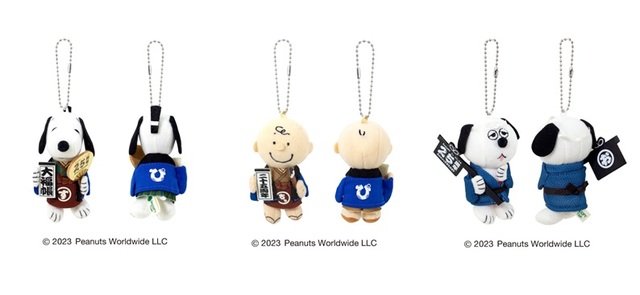 【銀座三越限定】＜スヌーピータウンショップ＞左：番頭マスコット2023 スヌーピー 1,980円 （約W5×D5.5×H9cm）、中央：番頭マスコット2023 チャーリー・ブラウン 1,980円 （約W5×D4×H9cm）、右：飛脚マスコット2023 オラフ 1,980円（約W5×D7×H9cm）■新館7階 催物会場　© 2023 Peanuts Worldwide LLC