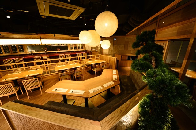 「串揚げ 春夏秋冬」内観