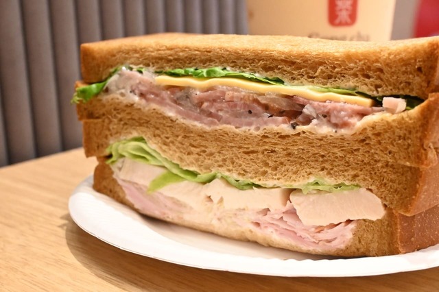 【ゴンチャ 原宿神宮前店】「カフェサンド こだわりの3種ミート」500円
