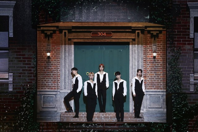 『2022 TOMORROW X TOGETHER FANLIVE MOA X TOGETHER』(P)&(C) BIGHIT MUSIC