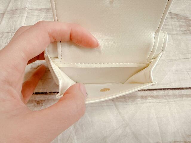 コインポケットは横にマチ付き