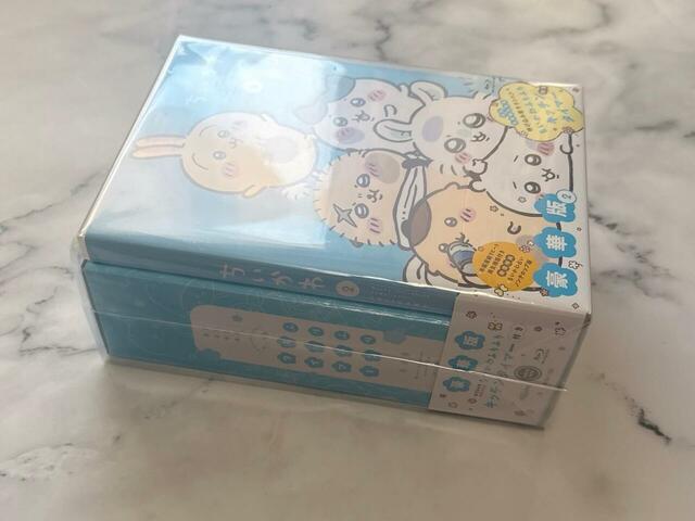 2024年11月8日（金）に発売される『ちいかわ 豪華版2（Blu-ray）』11,330円（税込）初回生産限定特典付きなため、分厚い…！
