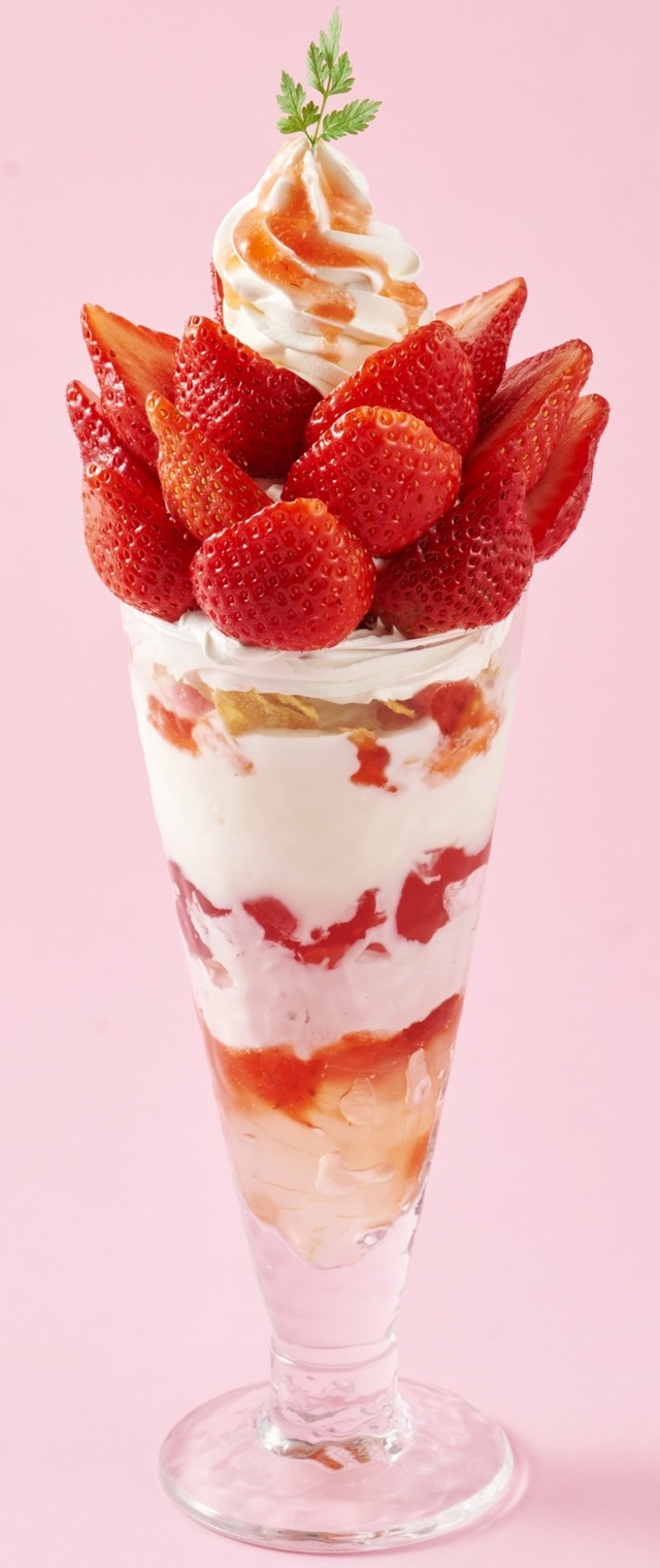 あまおう苺のデラックスパフェ