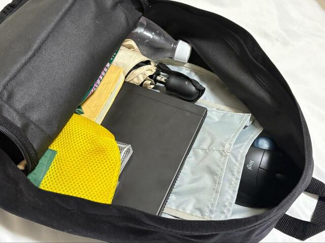 【OUTDOOR PRODUCTS クラシックデイパック】すべて余裕で入りました。収納のしやすさと中身の見やすさはピカイチです!