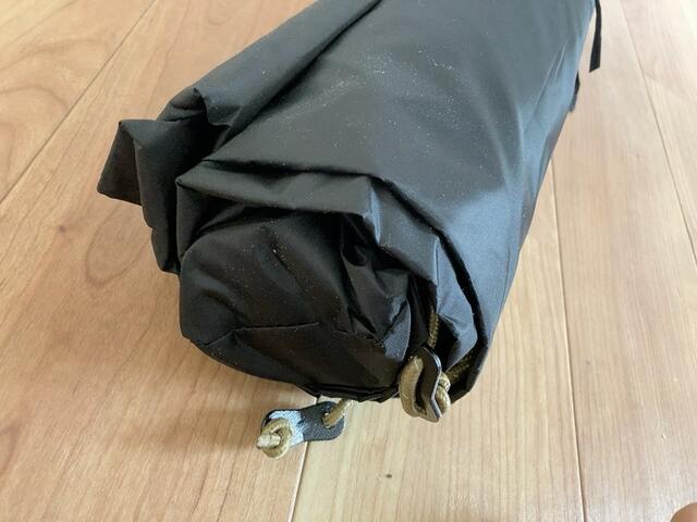 【ワークマン レジストスクエアタープ】タープとポールをしっかりと固定するための自在付きロープが4本ずつ、合計8本入っています