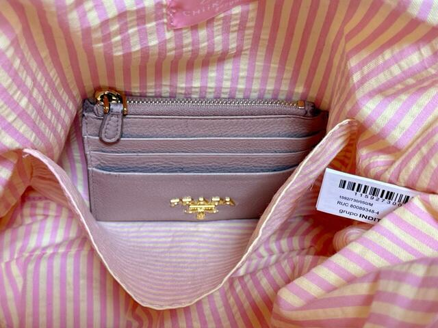 内側のポケットには財布代わりのフラグメントケースを収納