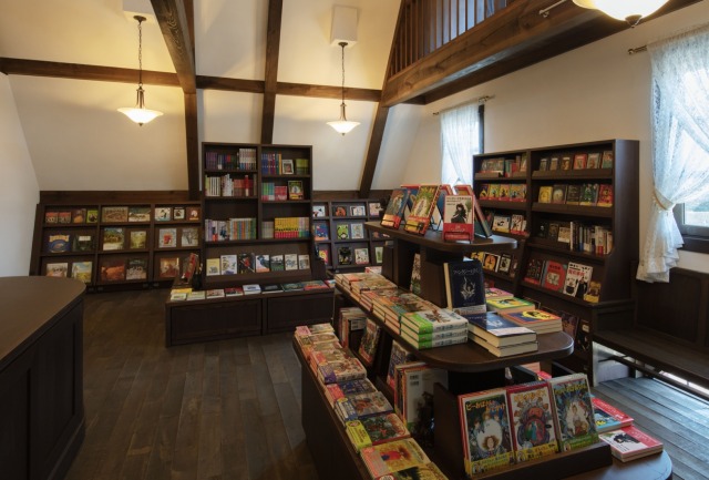 魔女の本棚（2階）