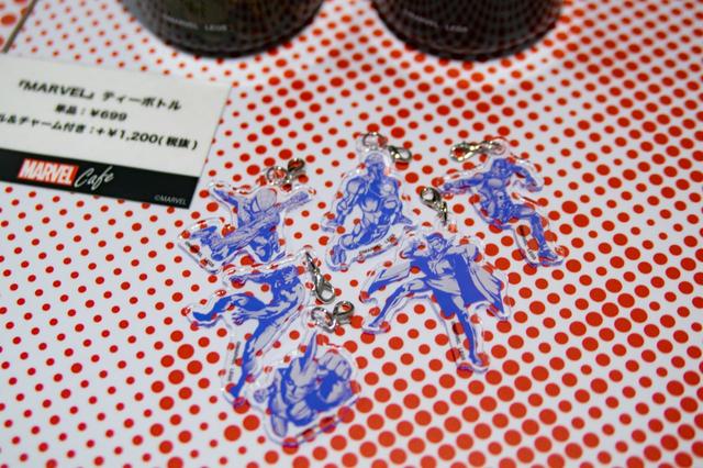 『MARVEL』ティーボトル 単品:699円/ボトル&チャーム付き+1,200円
