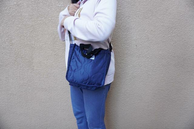 【ダイソー　キルティングショルダーバッグ】斜め掛けしたところ