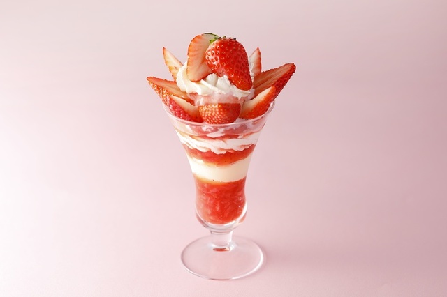 和歌山県産苺“まりひめ”のパフェ