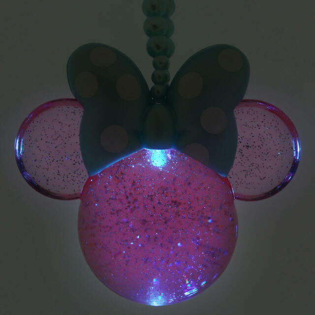 光るおもちゃ 1,600円｜東京ディズニーリゾート「ミニーの日」グッズ｜販売店舗：東京ディズニーランド「グランドエンポーリアム」、東京ディズニーシー「タワー・オブ・テラー・メモラビリア」｜発売日：2025年3月2日（日）