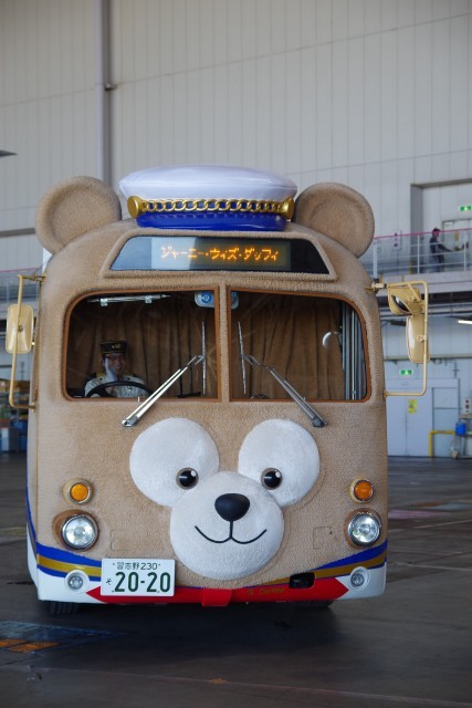 お祝いに駆けつけたダッフィーバス