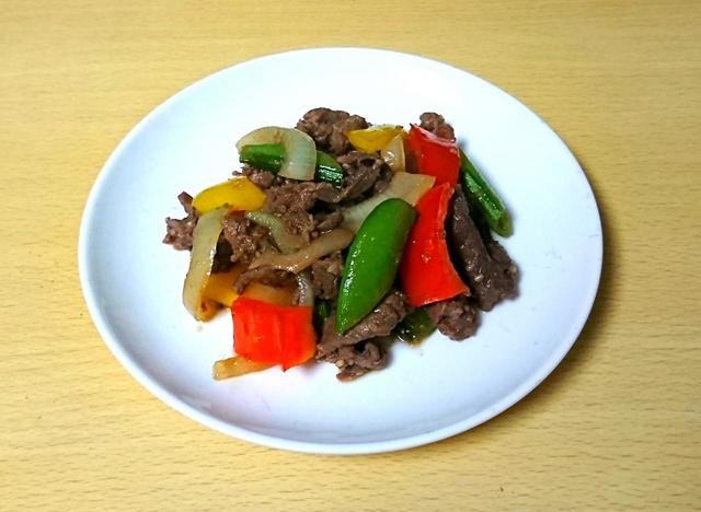 【カークランドシグネチャー　プルコギビーフ　1847g　3195円】野菜を加えて炒めるだけで、立派なおかずが完成