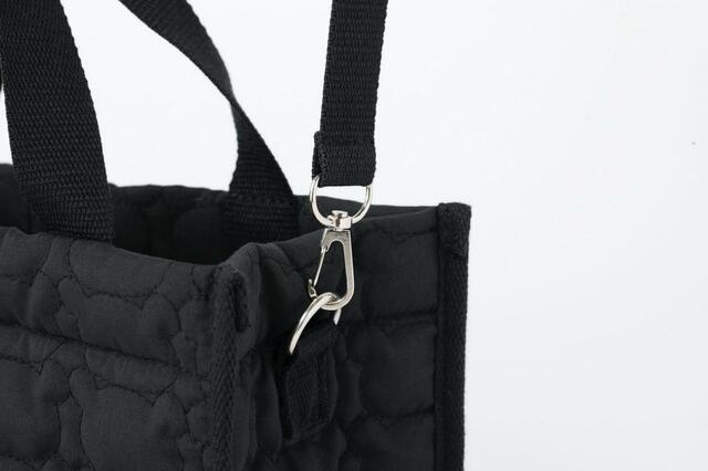 『リラックマ ふわふわキルティングバッグBOOK BLACK ver.』取り外せるショルダーストラップ！