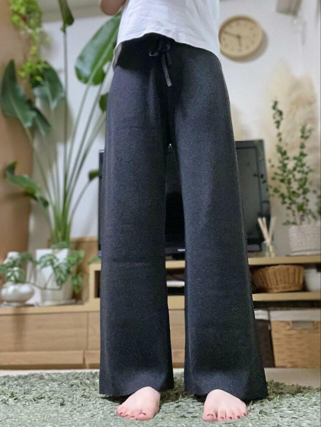 【ユニクロウォッシャブルニットリブパンツ】履いてみてもシルエットがとても綺麗！