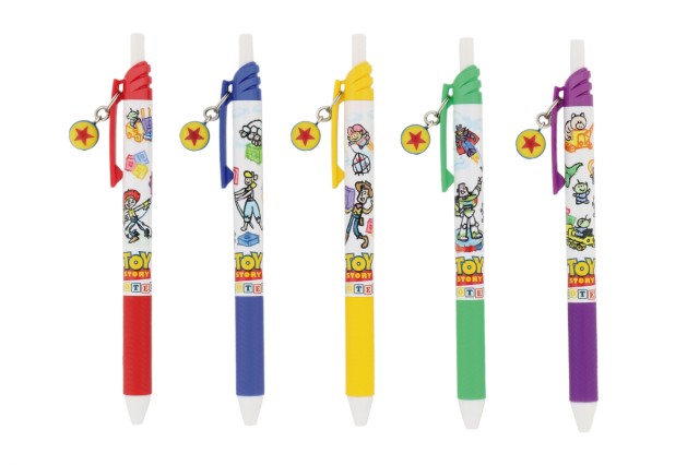ボールペン〈エナージェル〉セット 2,000円｜サイズ：長さ約15cm、5本セット、インクの色：黒｜販売店舗：東京ディズニーリゾート・トイ・ストーリーホテル内ディズニーショップ「ギフト・プラネット」