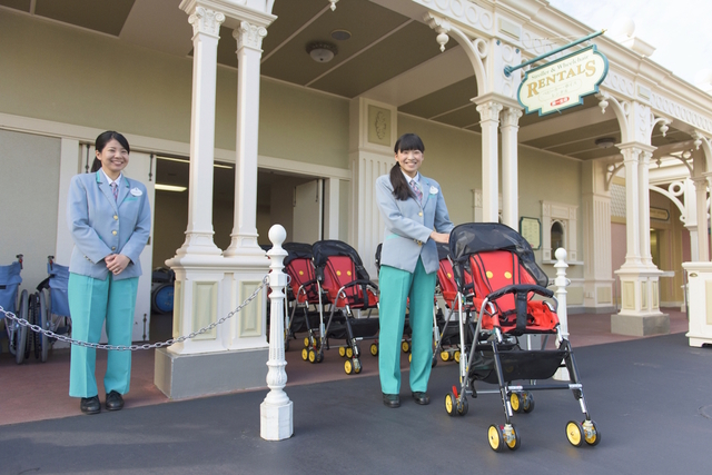 ベビーカー&車イス・レンタルも利用可能(東京ディズニーランド)