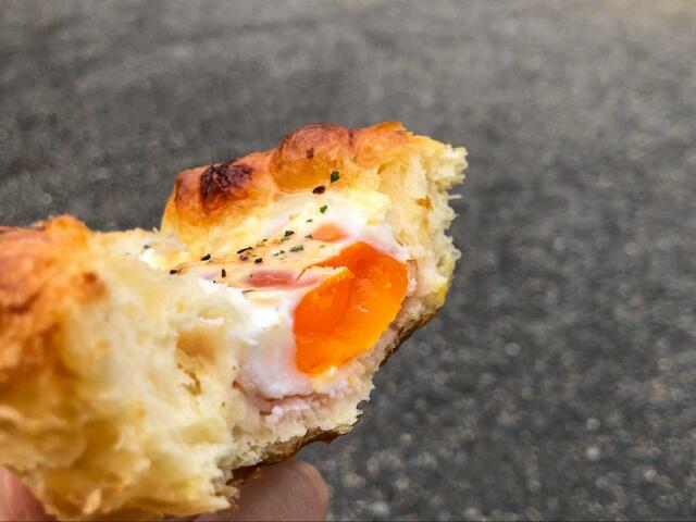 【サンマルクカフェ　目玉焼きデニッシュセット】目玉焼きは半熟でとろっとしていて美味しいです