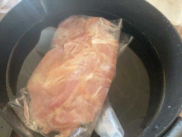 【アイリスオーヤマ クッキングケトル】ひたひたになるくらいの水を入れてふたをし、スタート！