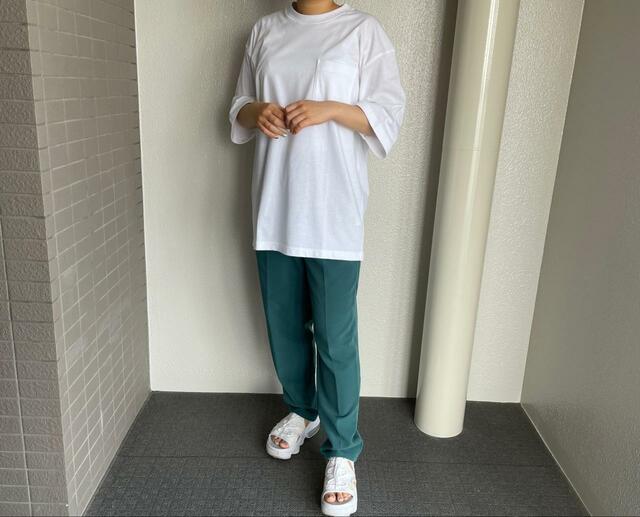 【GU コットンオーバーサイズT(5分袖)】緑のボトムスと合わせました！