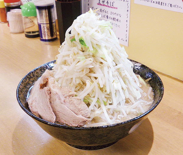 ラーメン 総重量2キロ級も 大ボリューム 二郎系 厳選11店 関東 1 3 うまいめし