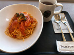 【タリーズコーヒー　フレッシュトマトとベーコンのパスタセット】トマトソースとフレッシュトマトの旨みがたっぷり詰まったパスタセット　ドリンクは本日のコーヒーを注文