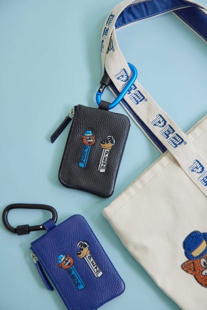 Pez刺繍　財布　カード入れ　ゴールド　ペッツ　PEZ 本革　やぎ革　箱付き PEZ(ペッツ)× ear】コラボ/本革/コンパクト/刺しゅう折り財布