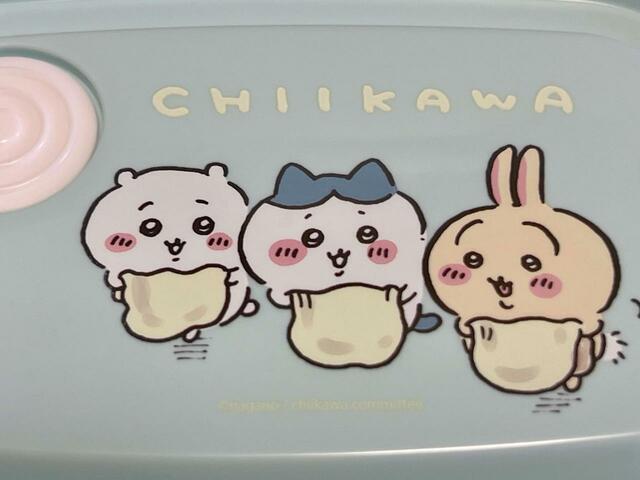 クレープを運ぶ3人がかわいすぎませんか？！【ローソン×ちいかわグッズ】「タイトフードコンテナS」