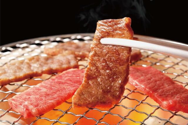 「焼肉食べ放題 ブラックホール」＜オープン日：2024年8月19⽇〜＞【黒毛和牛の希少部位も見て選べる！“エンタメ焼肉食べ放題店”「焼肉食べ放題 ブラックホール」オープン！】