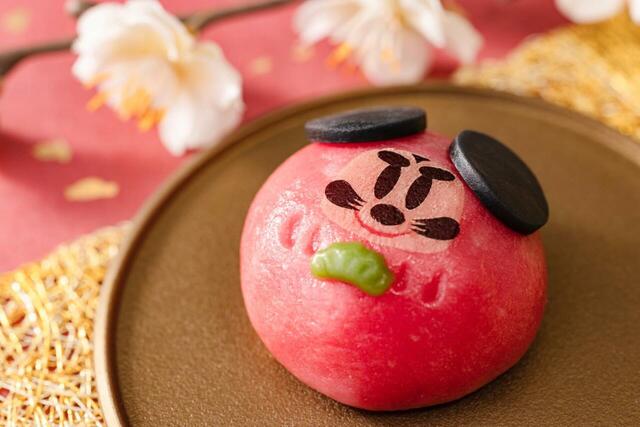 だるままん 1,500円｜東京ディズニーリゾートお正月グッズ｜販売店舗：東京ディズニーリゾート・アプリ｜発売日：2025年12月1日（月）