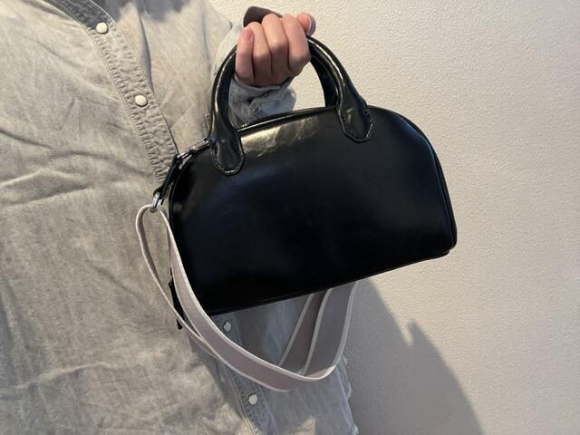 【GU ボーリングバッグ】ショルダーベルトを付けた上でハンドバッグとして使うのも◎