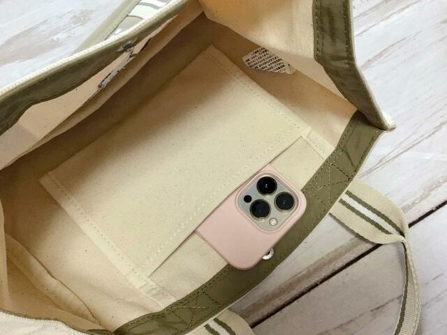 【紀ノ国屋】内側のポケットはスマホを入れるのにぴったり！