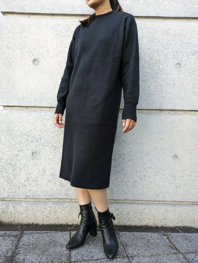 【ユニクロ スフレヤーンワンピース（スムース・長袖）】シンプルだが上質感があるワンピース