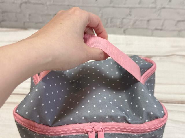ちょっとしたランチバッグ感覚で持ち歩けるのもうれしいポイント