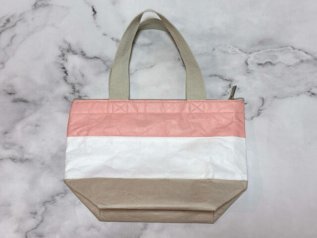 【カルディ春のコーヒーバッグ】素材はポリエチレン。ペーパー調の生地感がおしゃれ！