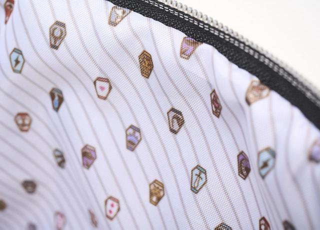 「Disney ツイステッドワンダーランド COLLECTION BOOK VANITY POUCH」