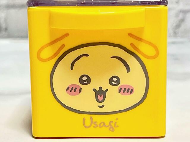 【ちいかわ CUCASE】垂れ耳になっているうさぎ。ペロッと出した舌がキュート！